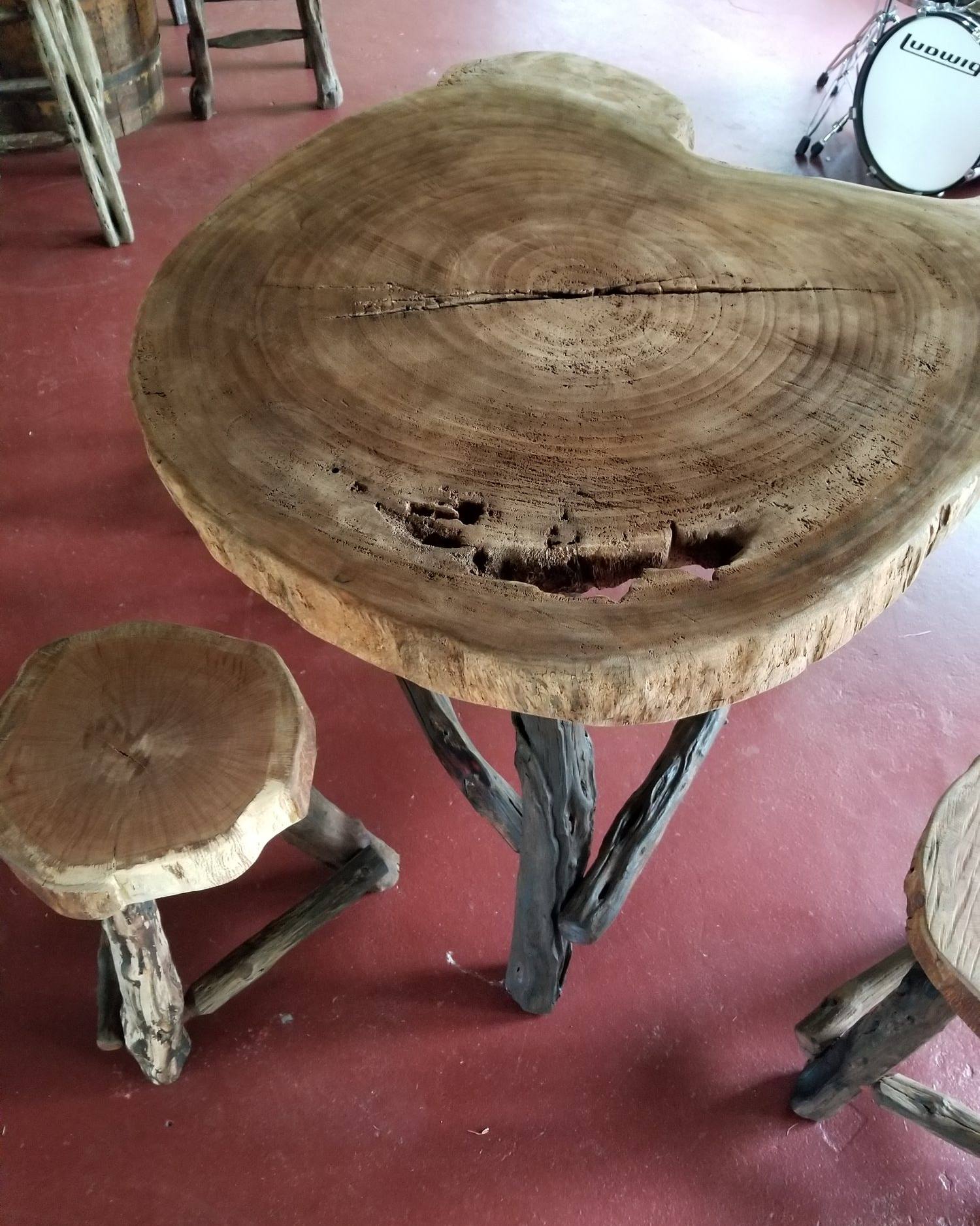 Round tree cross-section table top on a logwood base with matching stools